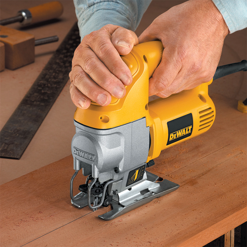 Sierra caladora orbital 600W 5.5A 0-3100 CPM, DEWALT