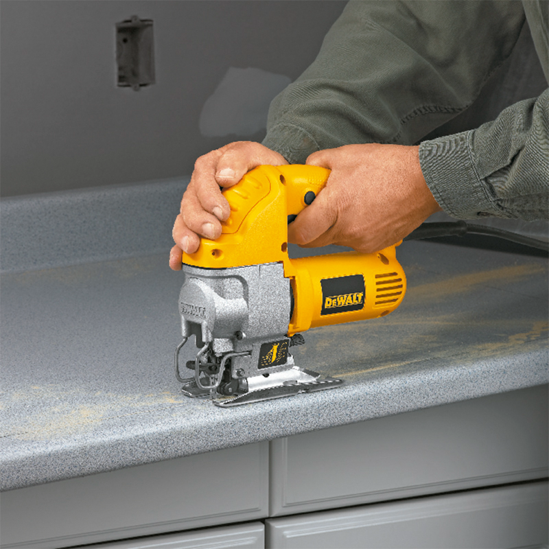 Sierra caladora orbital 600W 5.5A 0-3100 CPM, DEWALT