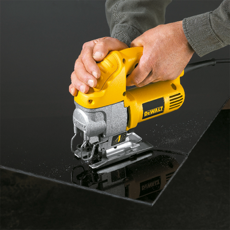 Sierra caladora orbital 600W 5.5A 0-3100 CPM, DEWALT