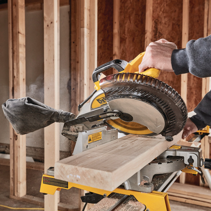 Sierra ingleteadora 10" 1600W 15A 5000 RPM, DEWALT