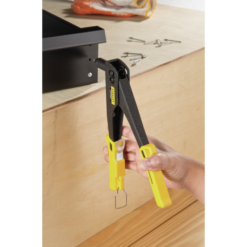 [69-646] -Remachadora Para Trabajo Mediano, 3 Boquillas, Para Remaches De 1/8, 5/32 Y 3/16 Pulgadas. Marca Stanley