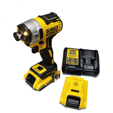 Atornillador De Impacto De 20 Voltios De Sin Carbones De 1/4 Pulg De 2 Baterias 2 Ah De Cargador De Maleta Plastica Marca Dewalt