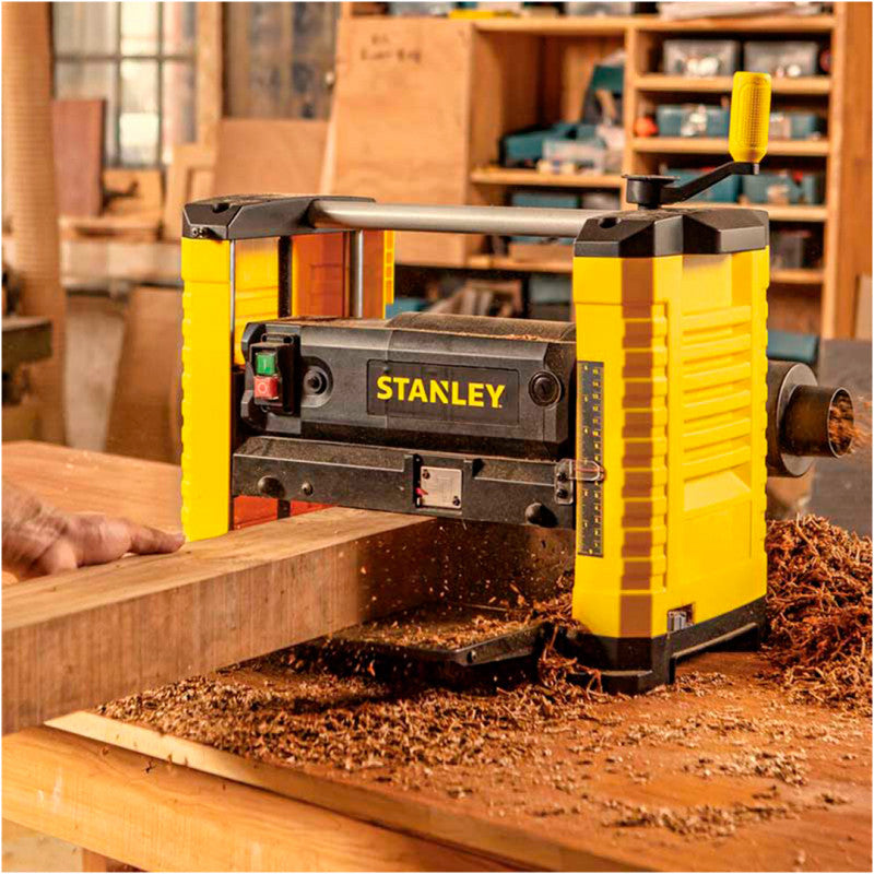 Cepillo De Banco De Ancho De Cepillado 12-1/2 Pulgadas De Motor De 1800 Watts De Velocidad 10 De 000 Rpm Marca Stanley