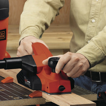 [7698-B3] -Cepillo Electrico, 3-1/4 Pulg, 650 Watts, 16,500 Rpm. Marca Black And Decker