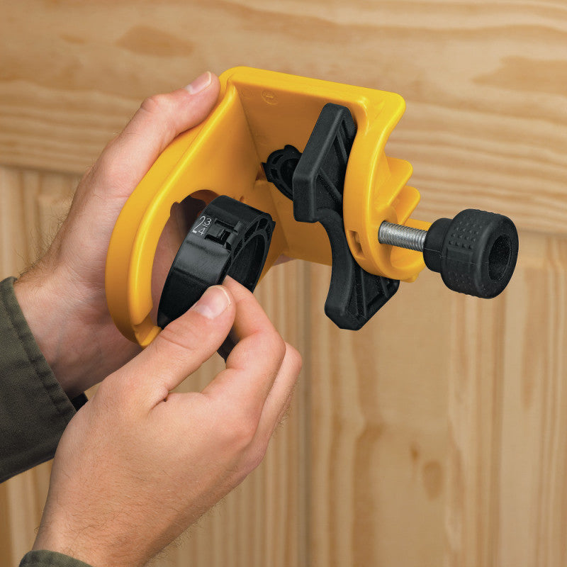[D180004] -Set De Instalacion De Chapas, Metal Y Madera, 2 Broca Sierras,1 Y 2-1/8 Pulg,Mandril, Adaptador,Guia. Marca Dewalt