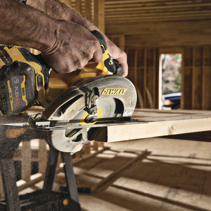 [DCS578X2] -Sierra Circular De 7-1/4, Flexvolt, 60v, Inalmbrica, Sin Carbones, 2 Baterias, Disco, Cargador Y Bolso. Marca Dewalt