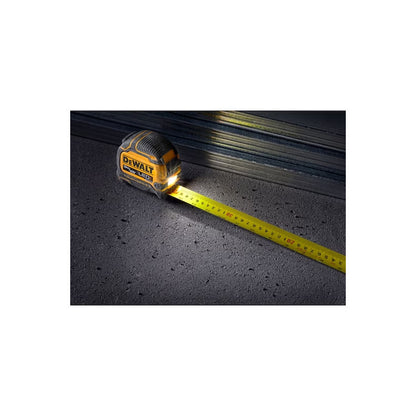 Cinta Métrica ToughSeries 3/4" x 8 m LED Caída 100 Pies Doble Cara | DEWALT DWHT35268S
