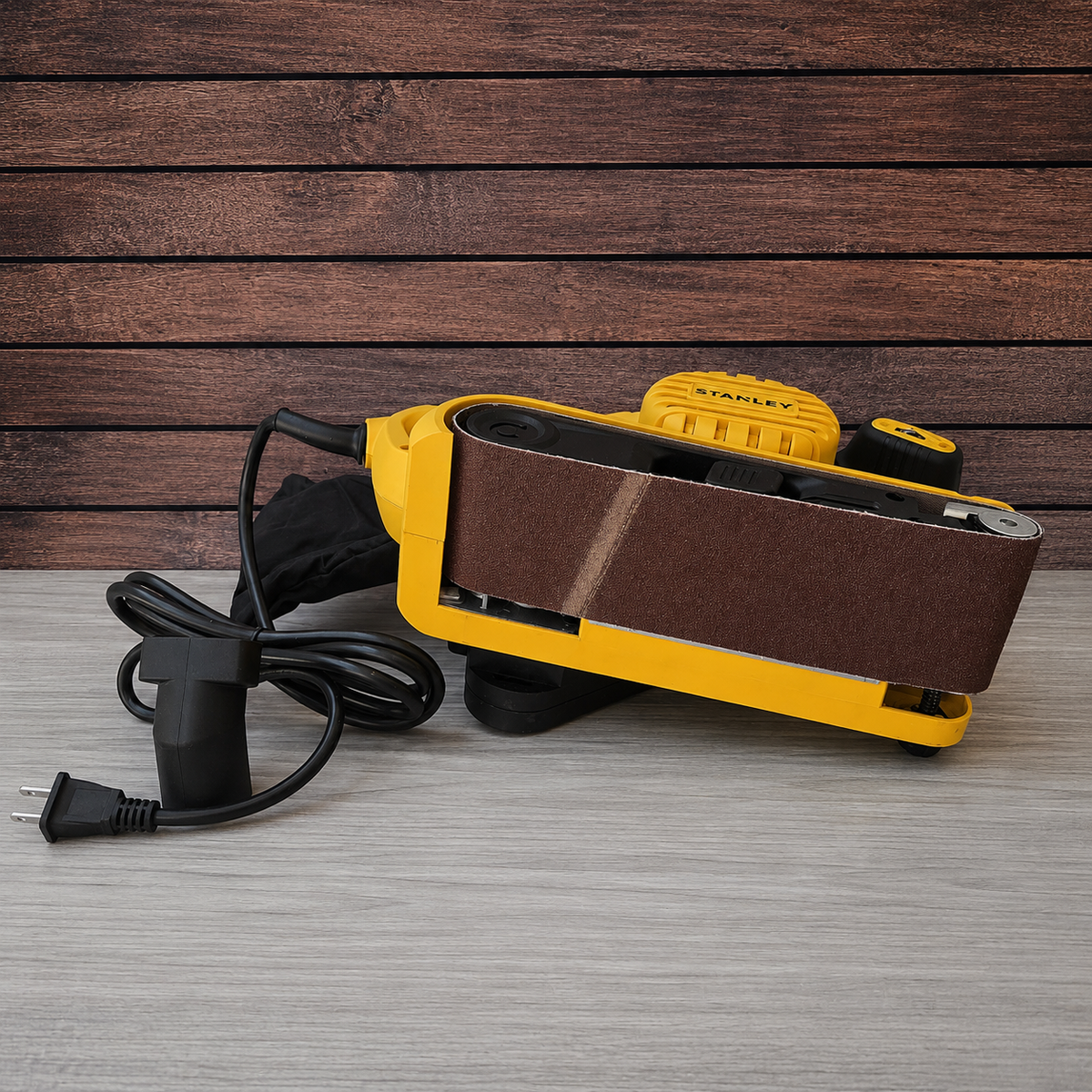 [SB90-B3] -Lijadora De Banda, 3 X 21 Pulg, 900 Watts, Velocidad Variable. Marca Stanley