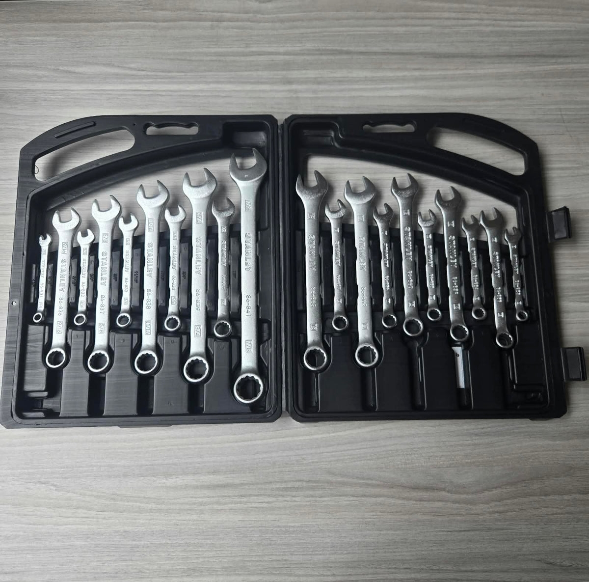 [85-783LA] -Juego 20 Llaves Combinadas, 1/4, 5/16, 3/8, 7/16, 1/2, 9/16, 5/8, 11/16, 3/4 Y 7/8 Pulg Y De 8 A 18 Mm. Marca Stanley