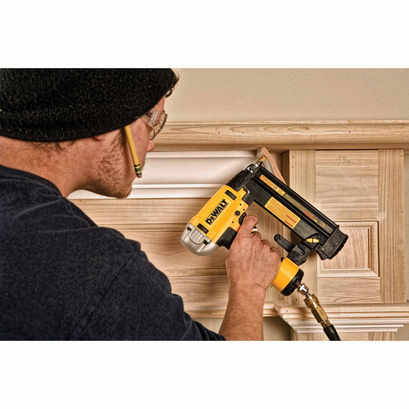 CLAVADORA NEUMATICA, 5/8 A 2-1/8 PULG, CALIBRE 18. MARCA DEWALT